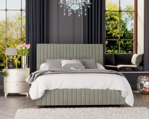 Laurence Llewelyn-Bowen... 2